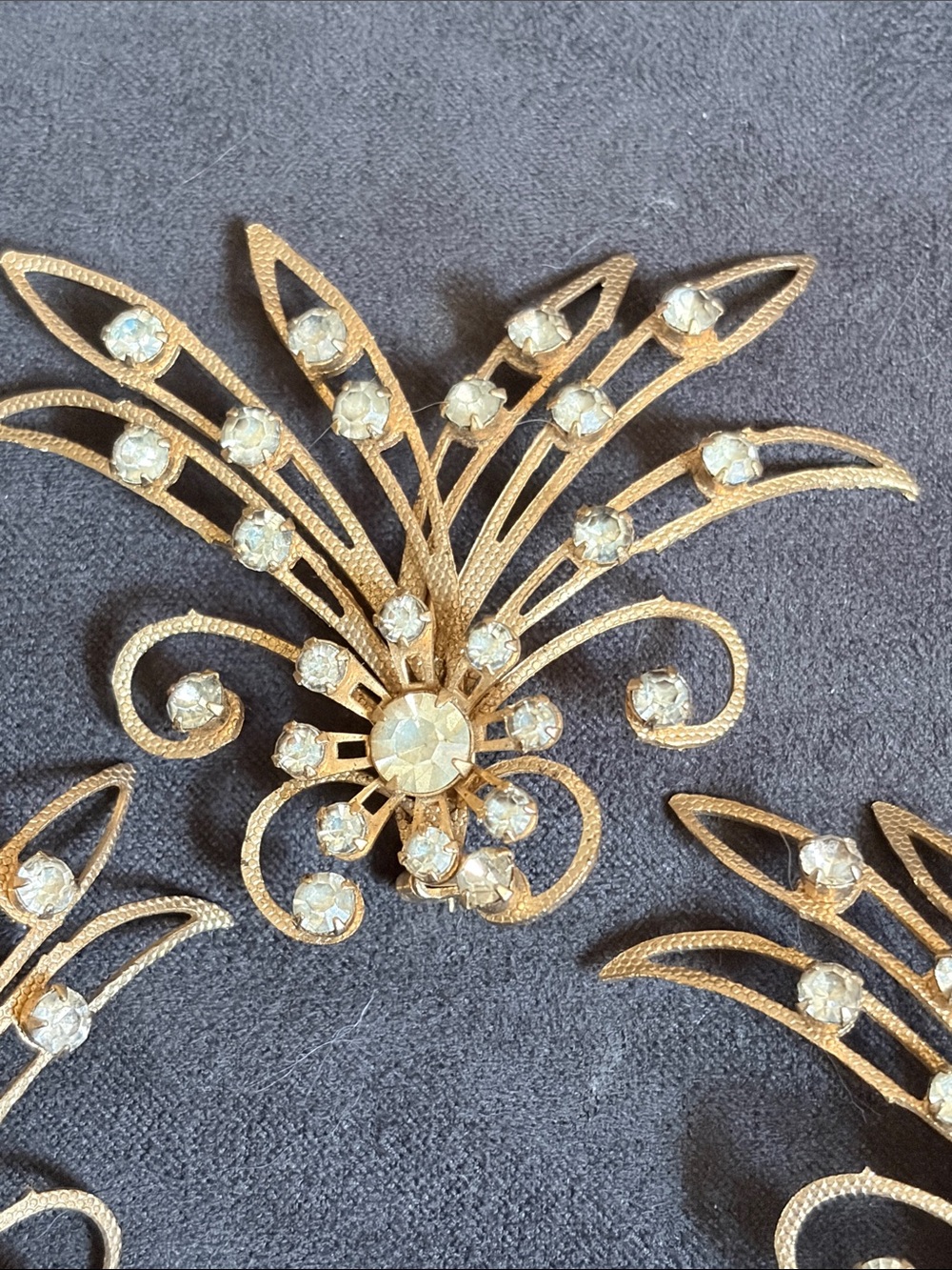 Vintage Gold Floral Crystal Brooch Set - Sparkling Fan Design - Picture 3 of 5
